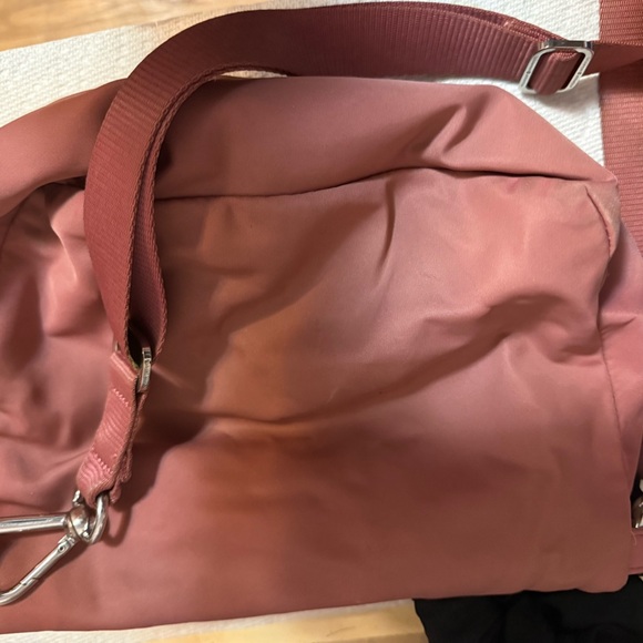 Lululemon bag great condition - Picture 2 of 3